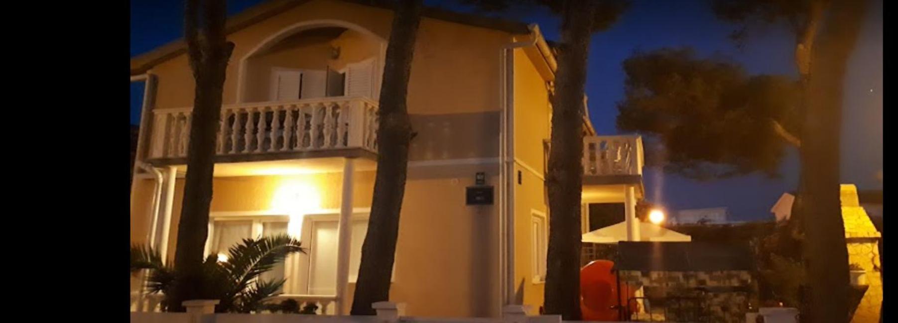 Emily Apartment Vir