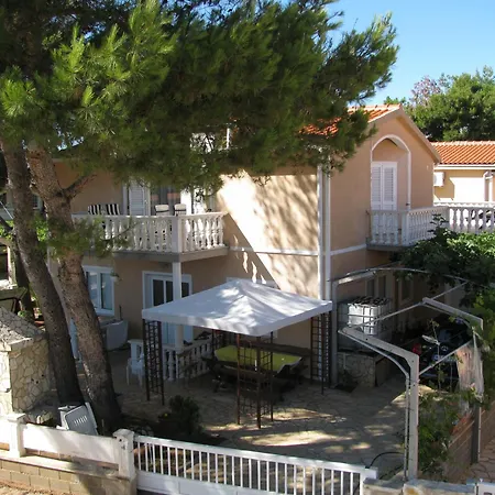 Apartmani Emily Vir Exterior photo